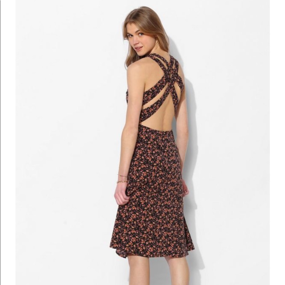 COPE by UO Floral Criss-cross Midi Dress - XS